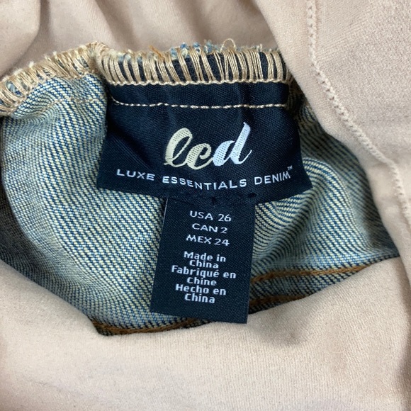 led Full Panel Distressed Raw Hem Maternity Jeans - Picture 3 of 12